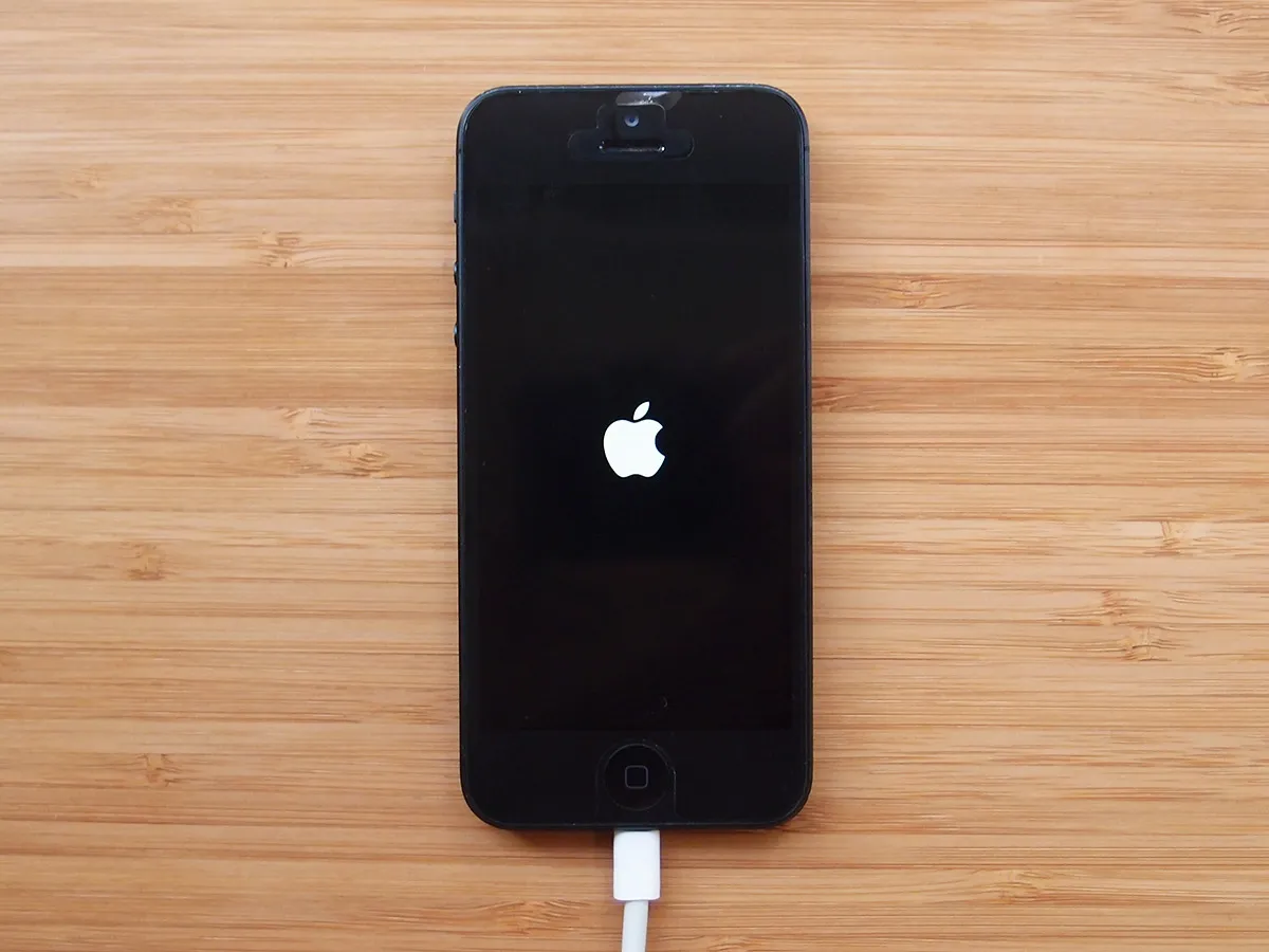 iPhoneのリンゴループとは？直し方や主な原因・修理に出す方法について