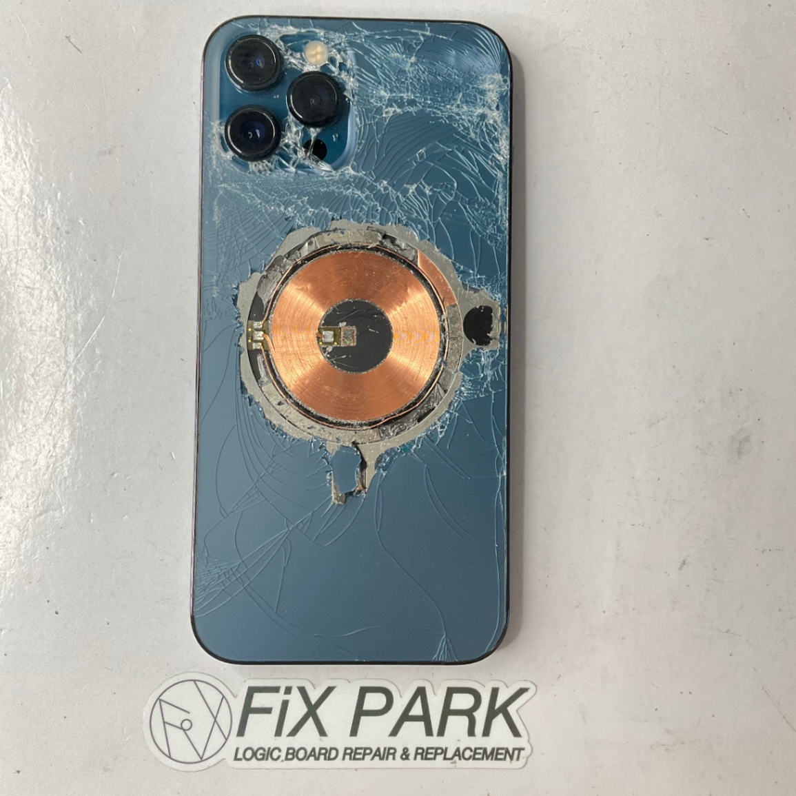 iPhone背面ガラス修理は自分でできる？DIYの危険性と後悔しない修理方法