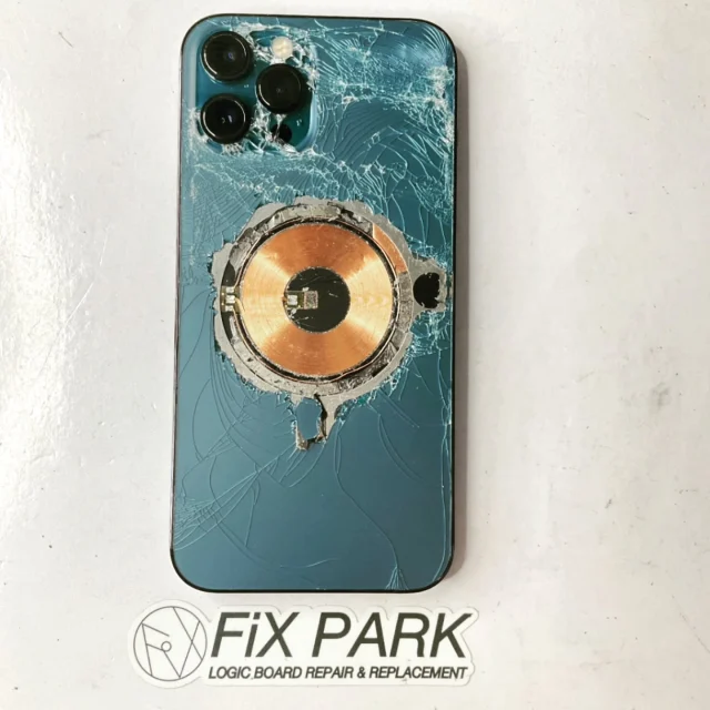iPhoneの背面ガラス（バックガラス）修理が安い！！ | FiX PARK