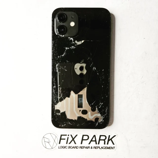 iPhoneの背面ガラス（バックガラス）修理が安い！！ | FiX PARK
