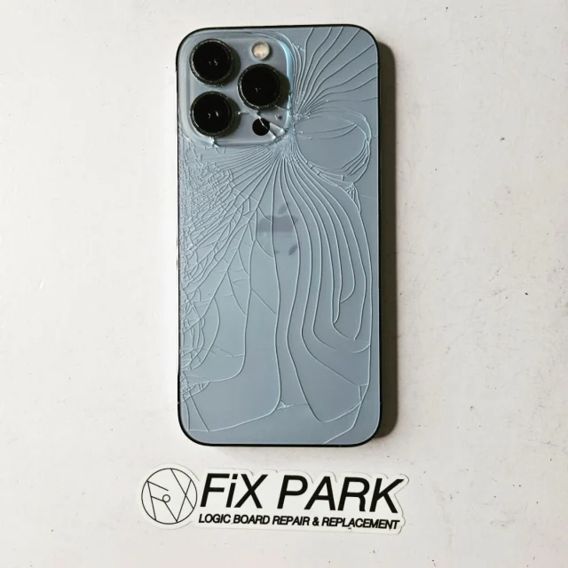 iPhoneの背面ガラス（バックガラス）修理が安い！！ | FiX PARK