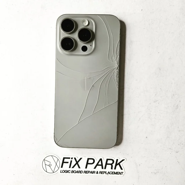 iPhoneの背面ガラス（バックガラス）修理が安い！！ | FiX PARK