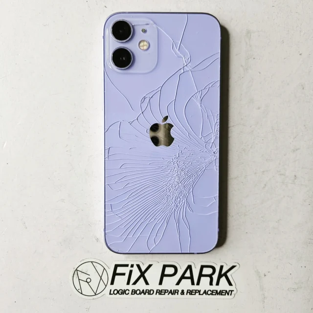 iPhoneの背面ガラス（バックガラス）修理が安い！！ | FiX PARK