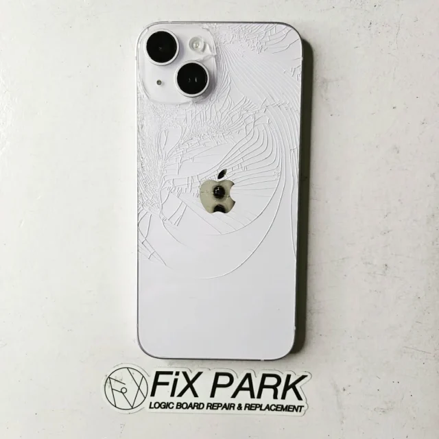 iPhoneの背面ガラス（バックガラス）修理が安い！！ | FiX PARK